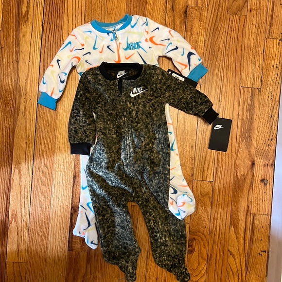 Nike Other - Nike baby boy footies 9months
